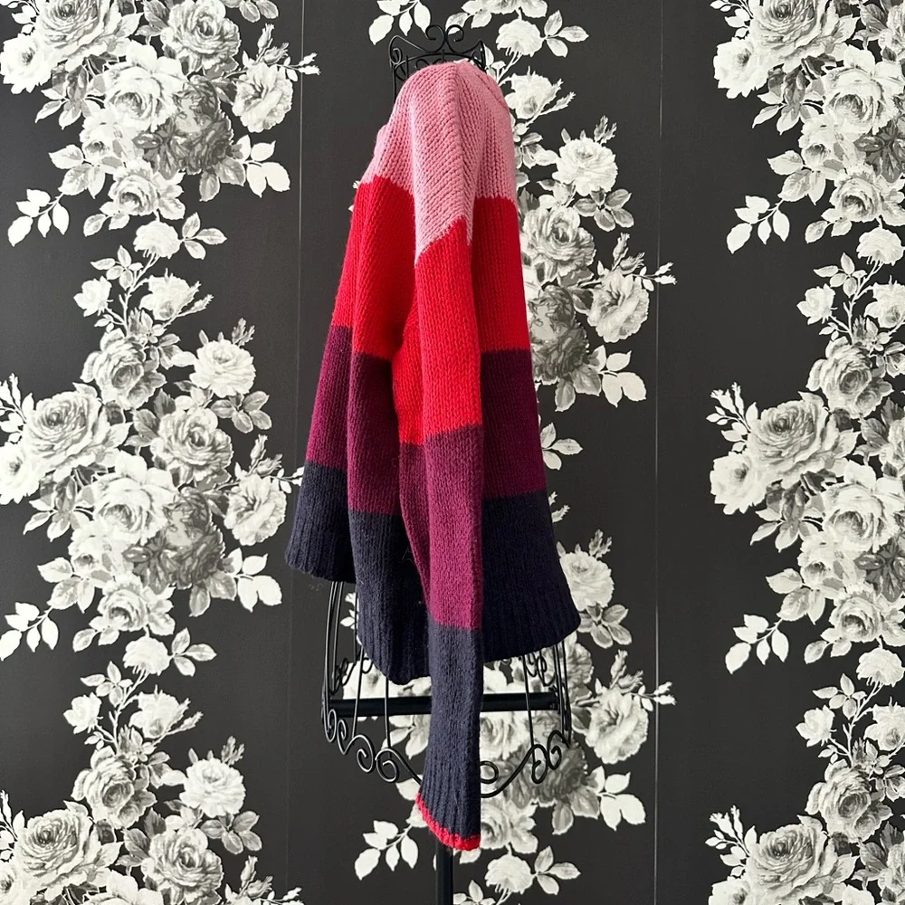 Color Block Sweater - Picture 2 of 5
